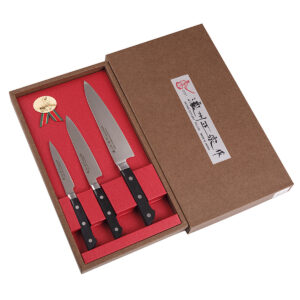 Подарочный набор Satake Stainless Bolster из 3 ножей (802-796,803-663,625) в картонной подарочной коробке. Рукоять из усиленого, антибактериального ABS пластика, можно мыть в посуд